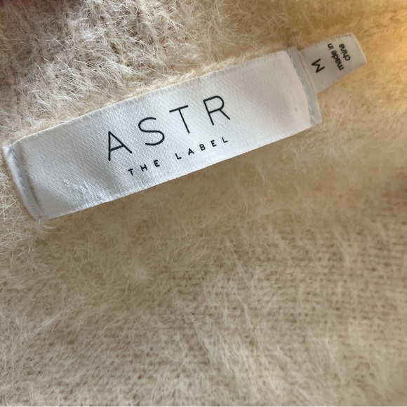 ASTR the Label Alba Puff Sleeve Cardigan w/ Faux Pearl Buttons size Medium - Picture 8 of 9